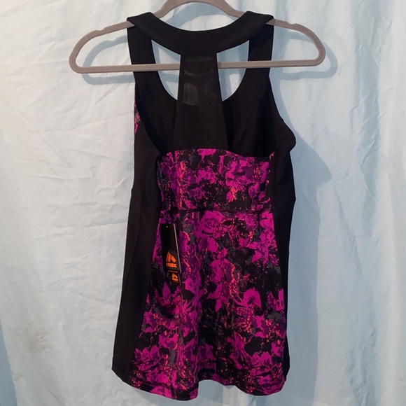 RBK workout tank size L. Brand new - Picture 2 of 4